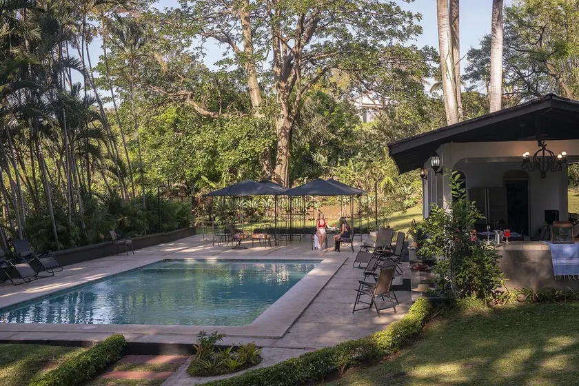 Amazing getaway in the city, 15 min to the airport, Natural Getaway! - Image 1