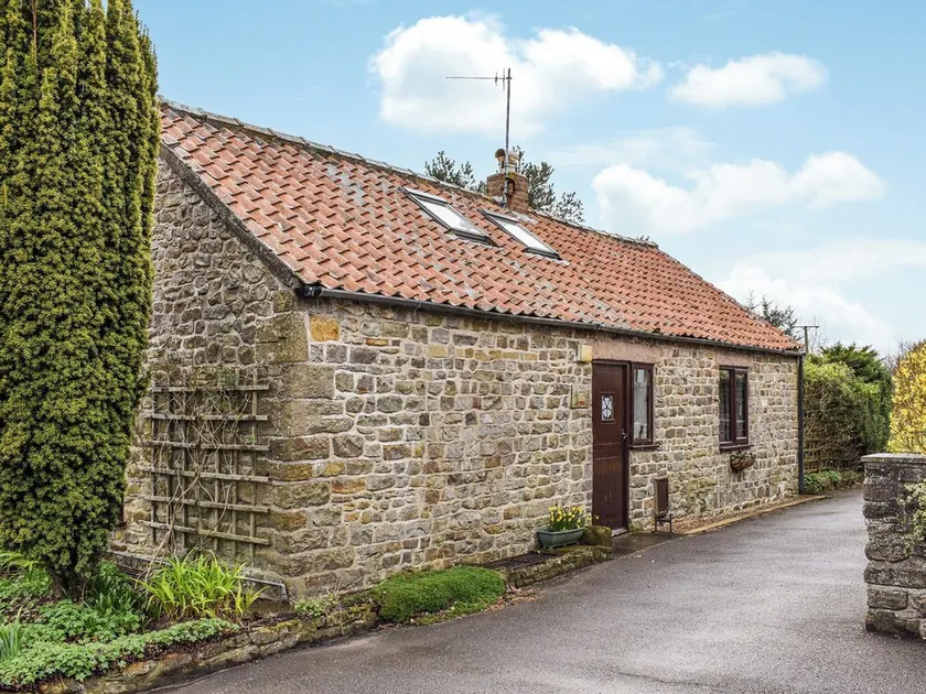 3 bedroom accommodation in Cloughton, near Harwood Dale - Image 1