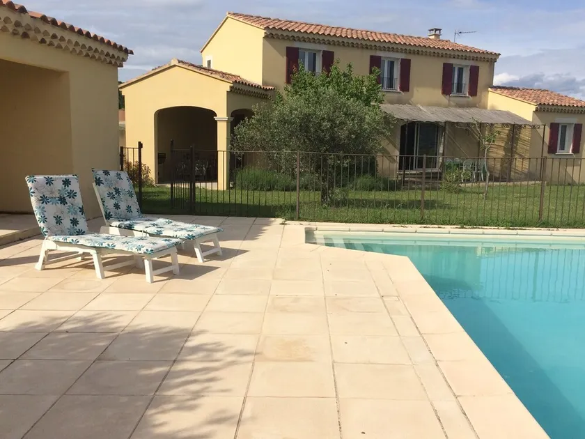 Provenzalisches Landhaus, Pool, außergewöhnliche Aussicht, Qualitätsausstattung - Image 1