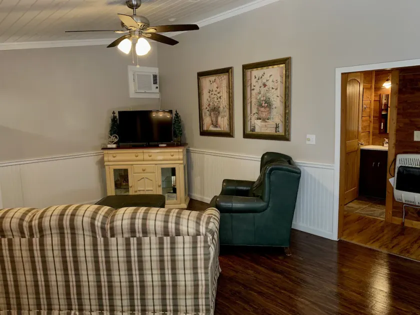 Woodside Nook Cabin at the BHR Farm Village: perfect hiking get-a-way - Image 1