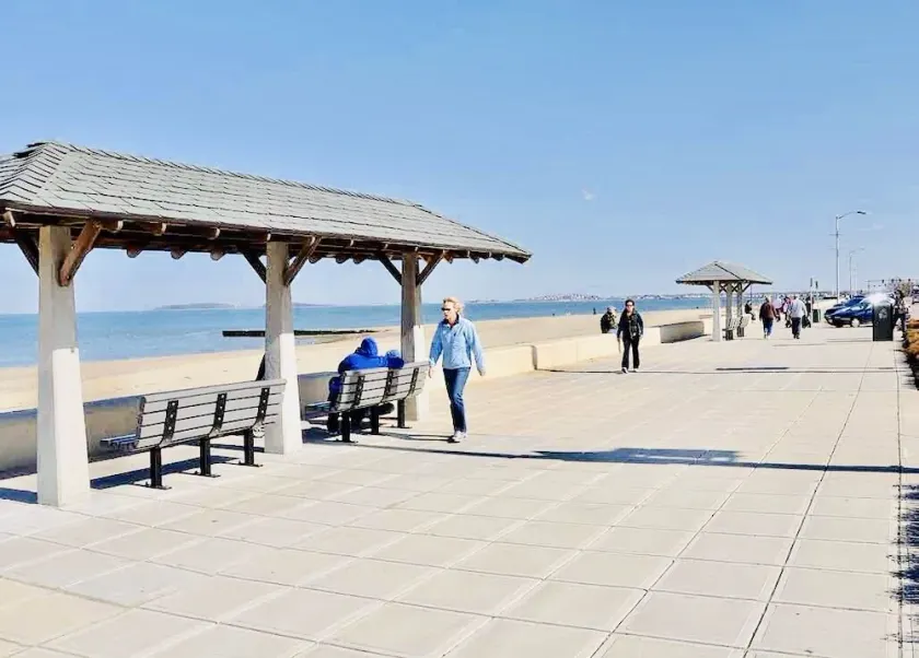 4BR 2Baths WOLLASTON BEACH.15min to Boston2 - Image 1