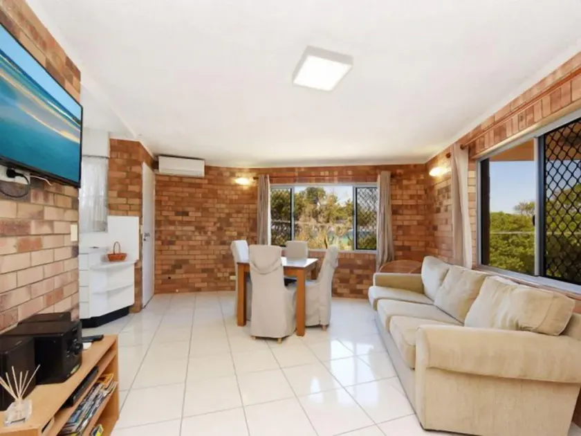 Prime position within walking distance to Patrolled beach & all other amenities - Image 1