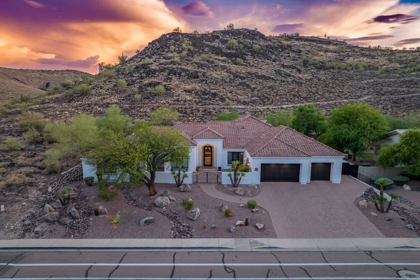 Private 5 Bedroom Resort with Pool Backing Mountain Preserve - Image 1