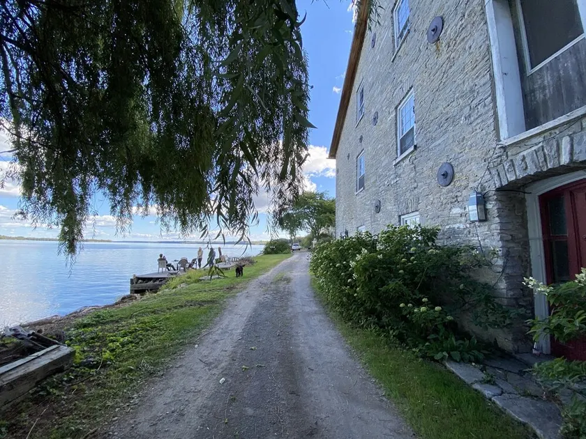 The Granary Flat at the Historic Glenora Mill - Image 1