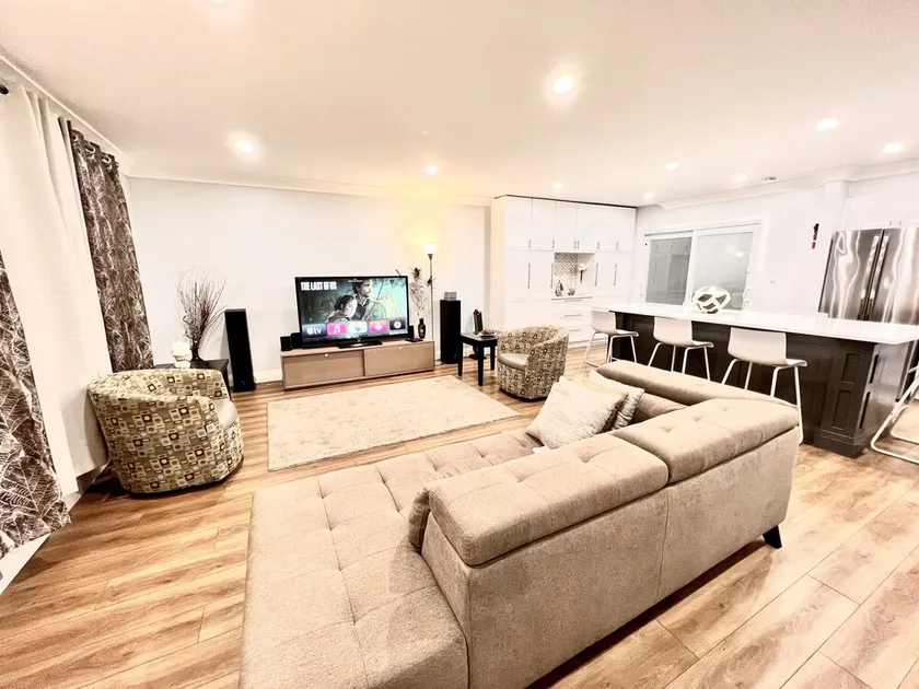 Luxurious and Comfortable Home - Image 1