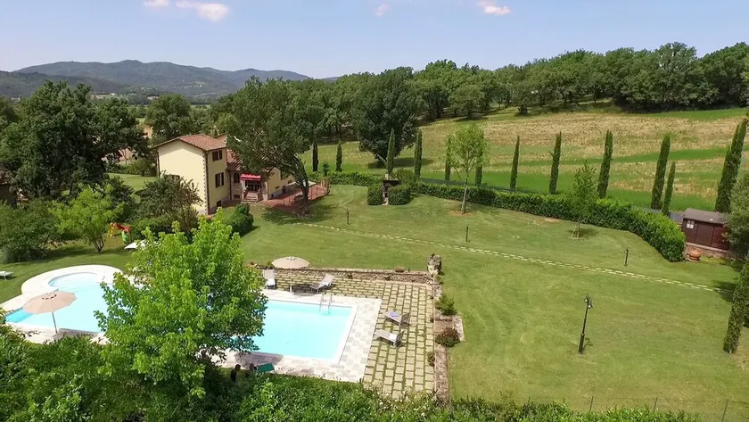 Independent Pretty Tuscan Home 8/14 guest,Pool A.C WI.FI, Garden Family &friends - Image 1