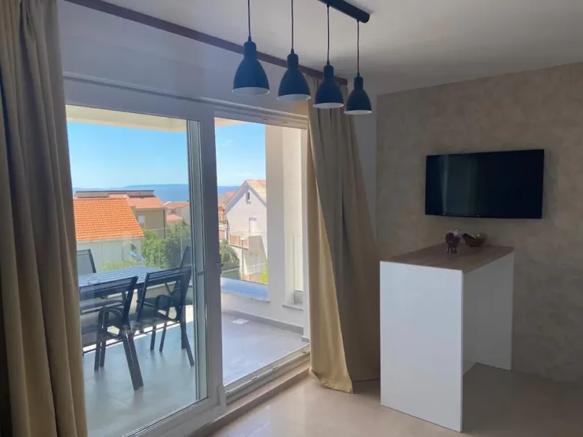 Apartments with Sea View close to the City Center - Image 1