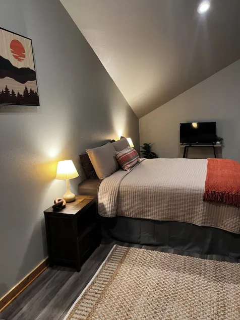 BRAND NEW modern luxury cabin!! Kreekside Tipi. - Image 1