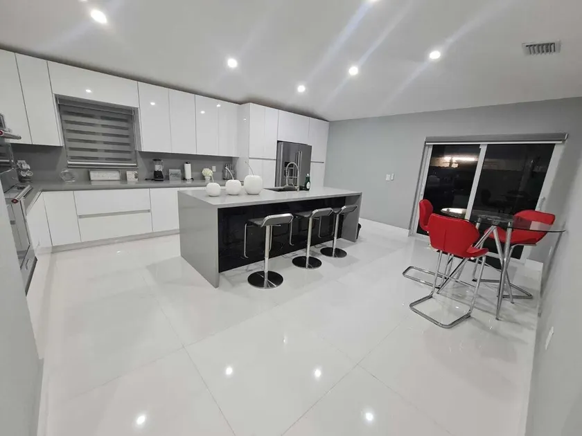 Is A Very Confortable House - Image 1
