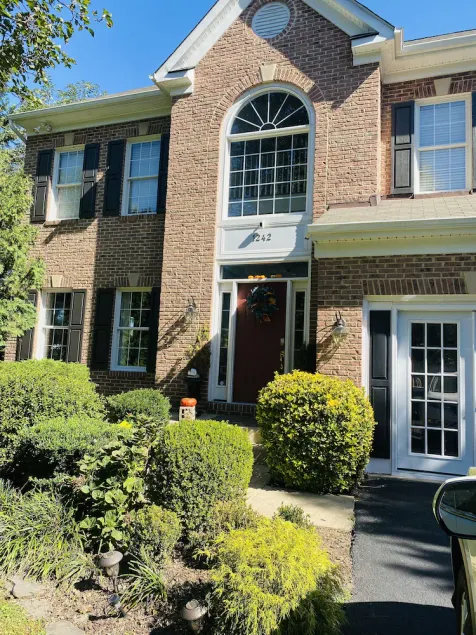 Location Location, spacious 5Br 4 bath house in oldtown w/hot tub & firepit. - Image 1