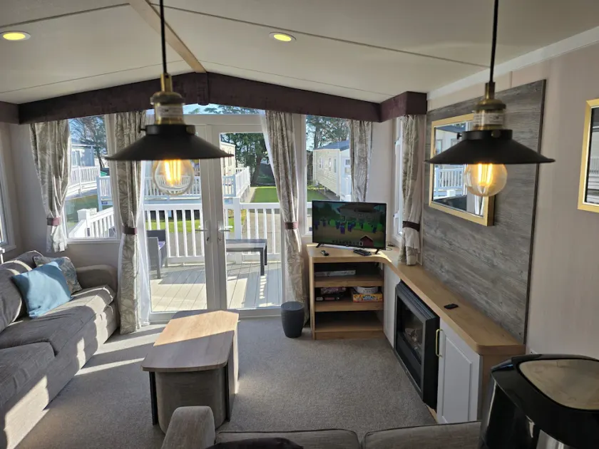 3 Bed-Sleeps 8-Free Parking-5 Min to Beach - Image 1