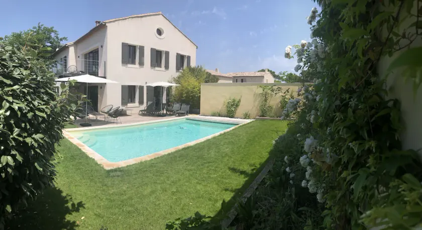 Casa contemporanea nel villaggio di Eygalières, aria condizionata, piscina privata - Image 1