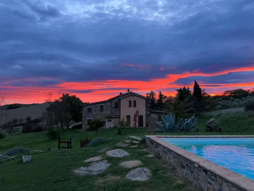 Magnificent farmhouse in Val d'Orcia with a private pool and sauna - Image 1