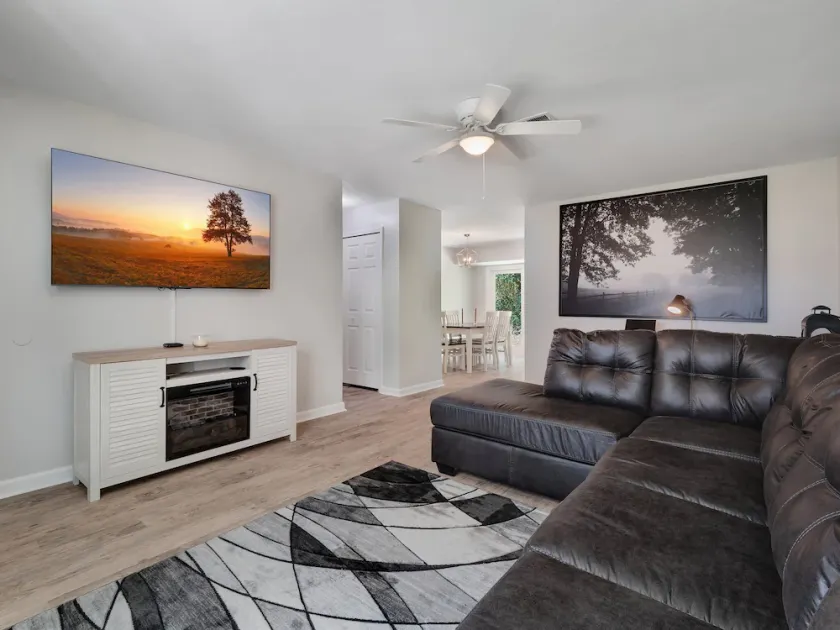 Rare Find 3b Pet Friendly Renovated - Image 1
