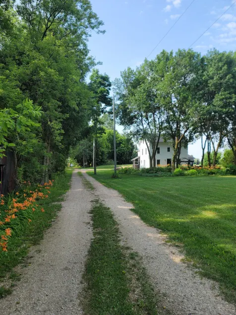 Spacious, Newly Refurbished Cozy  Farmhouse  on 100 acres - Image 1