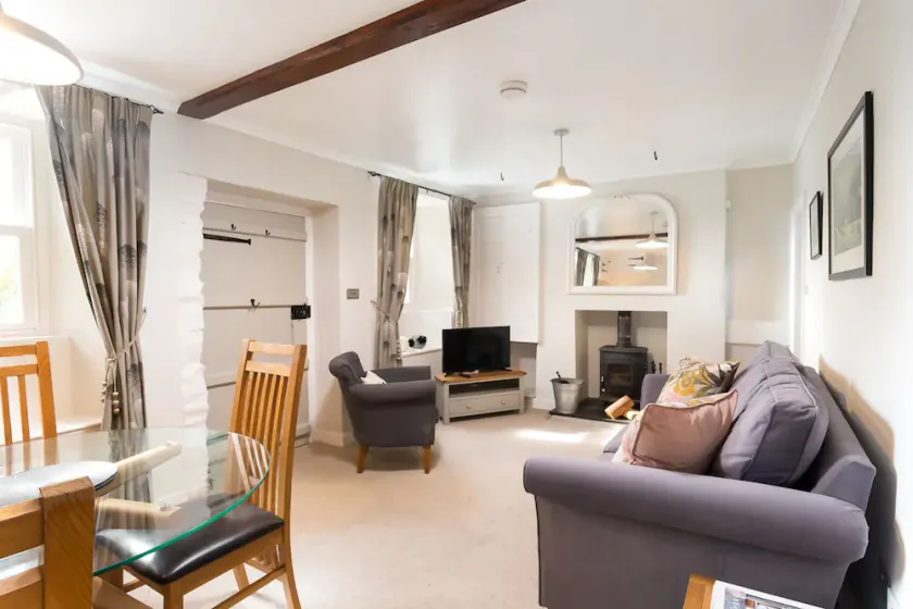 Rhubarb Cottage - Image 1