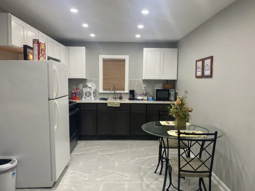 SPACIOUS 4 BEDROOMS 12 MINS TO NEWARK AIRPORT - Image 1