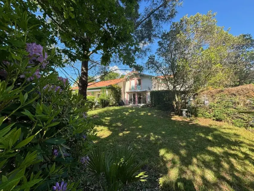 Maison mitoyenne avec beau jardin proche lac - Image 1