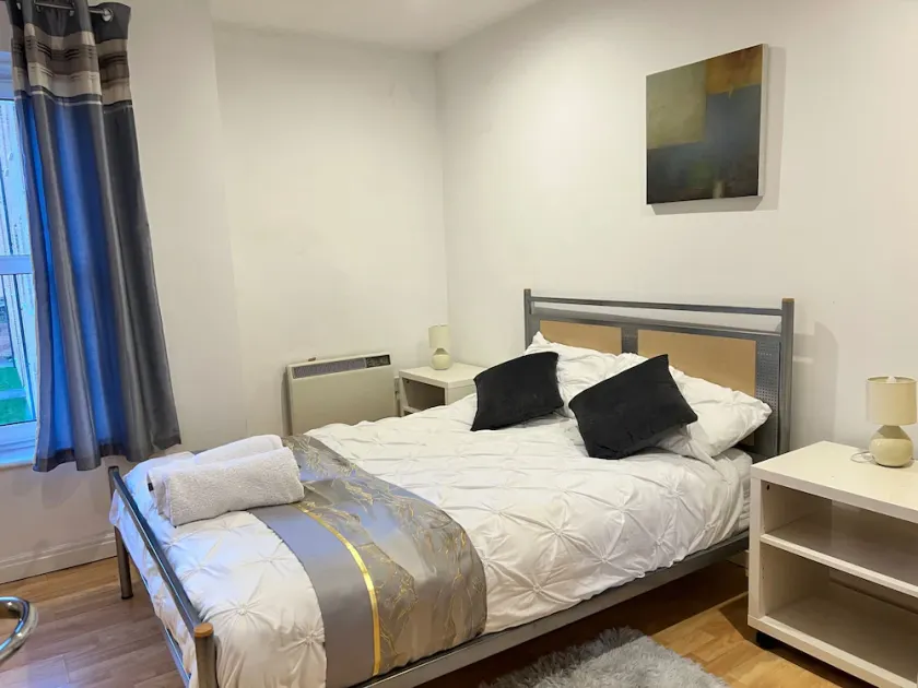 Nantwich - Sleeps 4 - Parking - Town 10mins Walk - Image 1