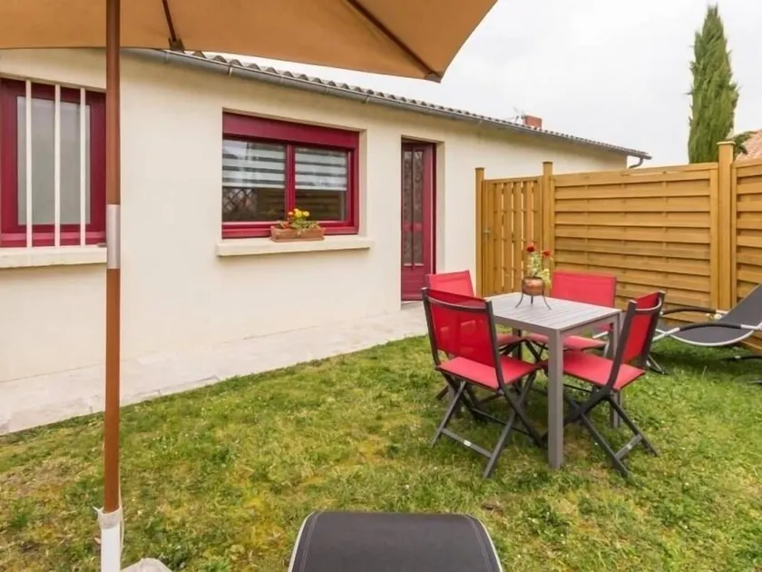 Charming Renovated Cottage in Medieval Clisson with Terrace, Garden, and Modern Amenities - Image 1