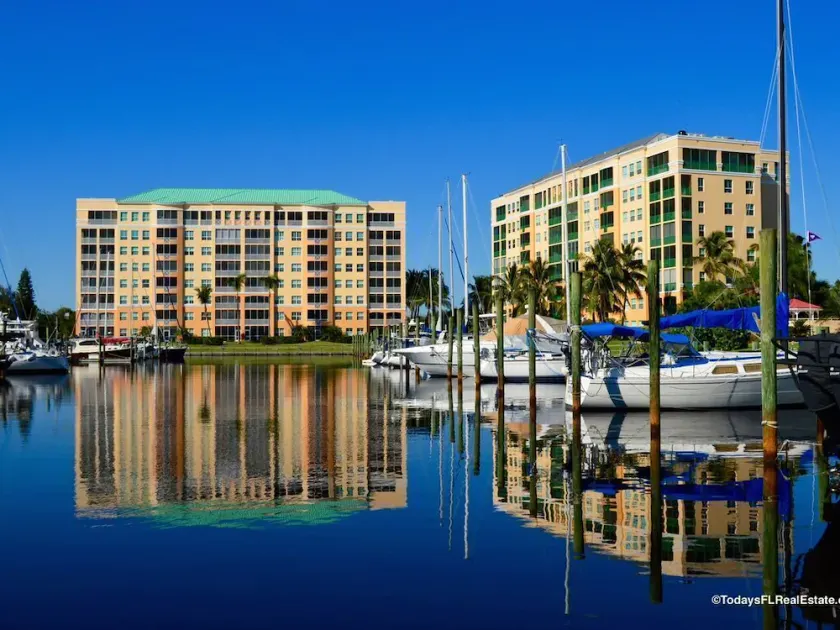 Fantastische Aussicht auf Burnt Store Marina in Harbour Towers! - Image 1