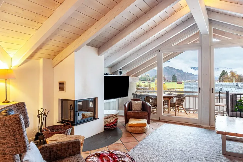 'Cosy Luxury Apartment' with Mountain View, Balconies & Wi-Fi - Image 1