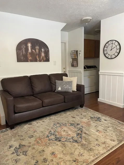 Sunset Apartment- Peaceful Country Setting- Reasonable Distance to Hocking Hills - Image 1