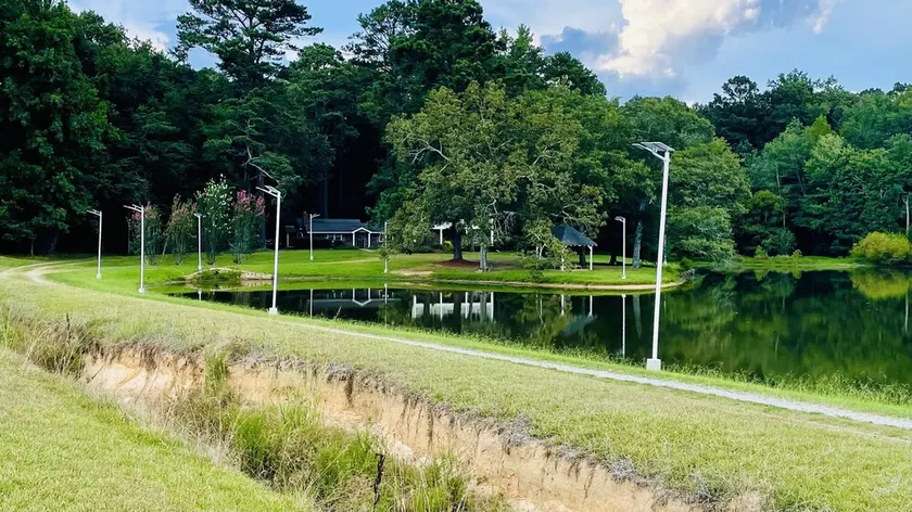 Lakefront Getaway - Image 1