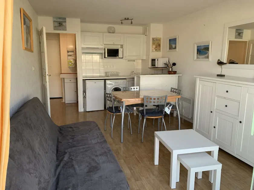 Beachside Getaway: Cozy 2-Bedroom with Balcony, Steps from Sand - Image 1