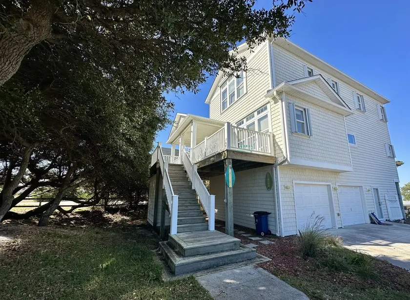 Holy Mackerel -Gorgeous, large home -Ocean view & Sound view -Great for families - Image 1