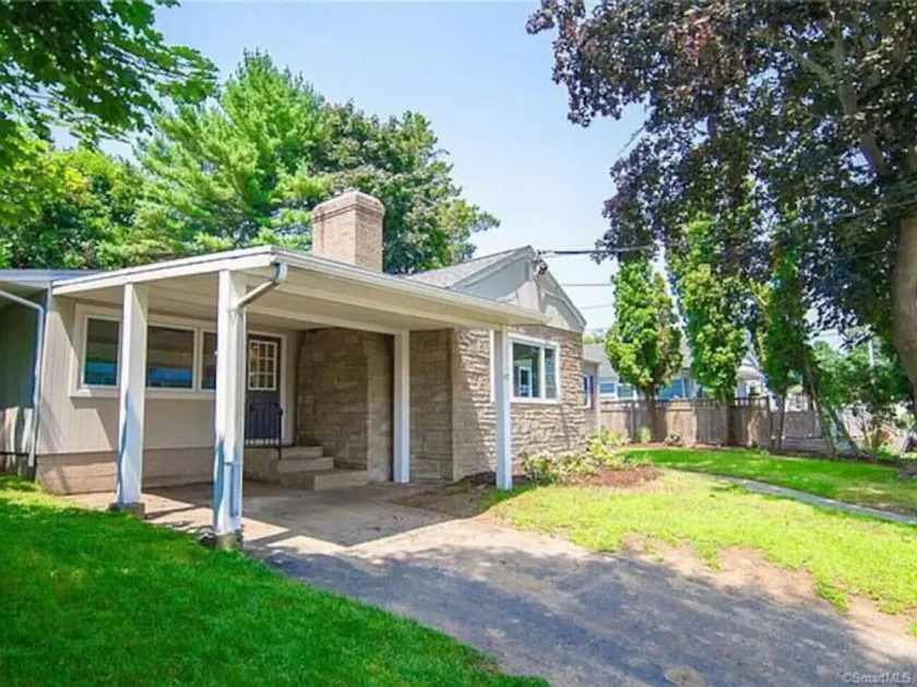 Luxurious-Modern feel w/ custom features - AC, short walk to the Beach and parks - Image 1