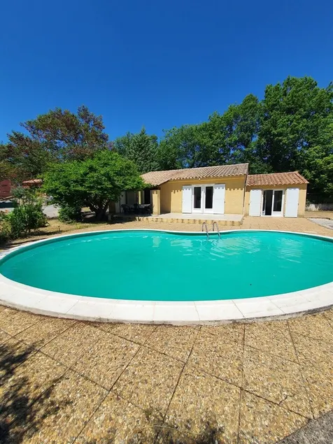 Fully equipped single-storey villa with 3 bedrooms and private pool - Image 1
