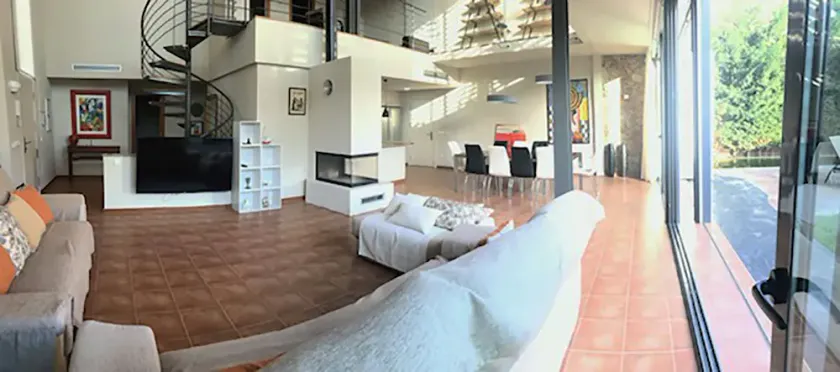 Paceful enkelt designhus med pool og have 5min langt til strande. - Image 1