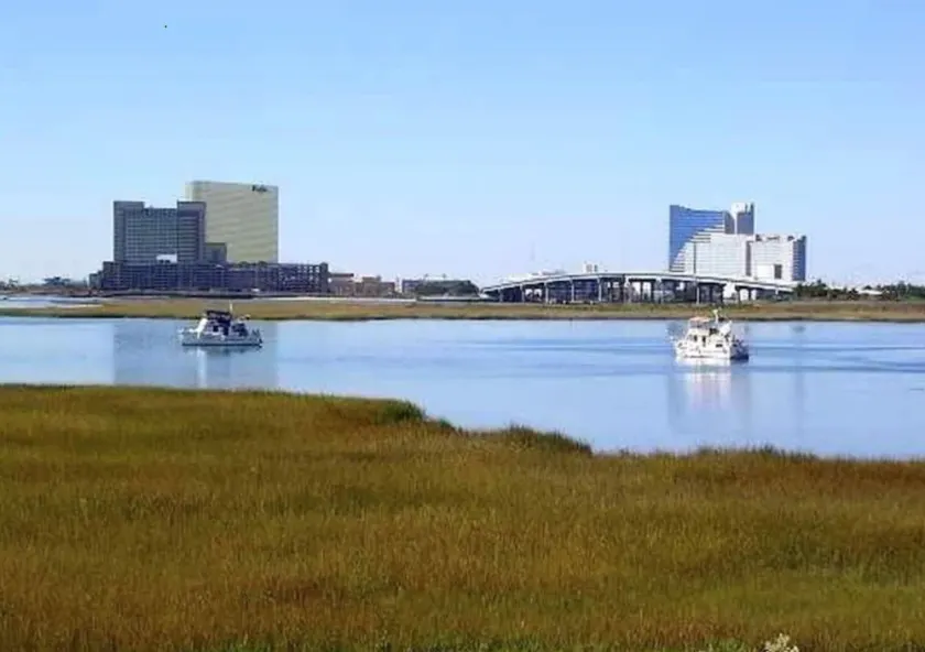 Waterfront Home med smuk udsigt over Atlantic City Skyline - Image 1