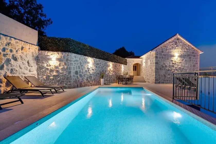 Villa KING with private pool with hydromassage, 4 bedrooms, 3km from sea and town Omiš - Image 1