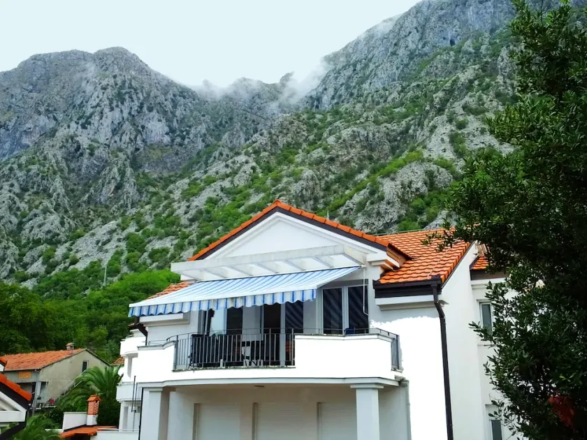 Superb Penthouse, only one minutes walk to the water of the stunning Boka Bay. - Image 1