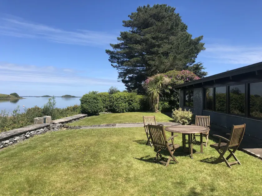 Schöner Bungalow mit 3 Schlafzimmern am Ufer des Lough Corrib (Oughterard.) - Image 1