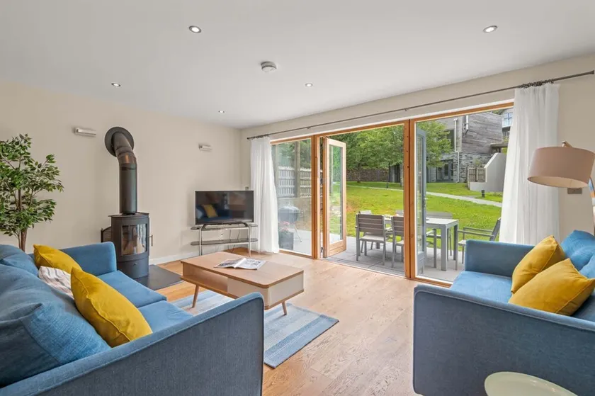 Perfect pet friendly bolthole, with balconies from front and rear bedrooms and private roof terrace - Image 1
