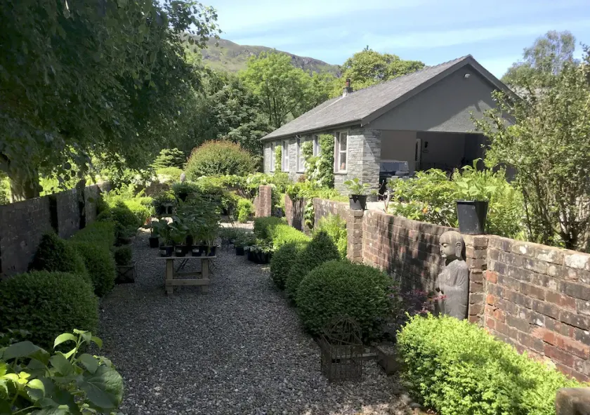 Cabaña mejor posicionada en Borrowdale -Hermosos jardines -lujo amueblado. - Image 1