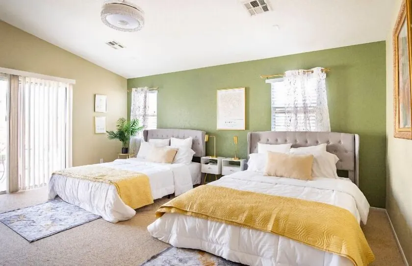 Large Fully Furnished 5 Bedroom Home - Image 1