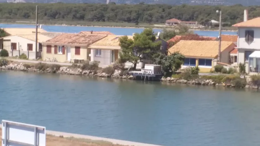 HUS ved kanalen og udsigten over havet - Image 1