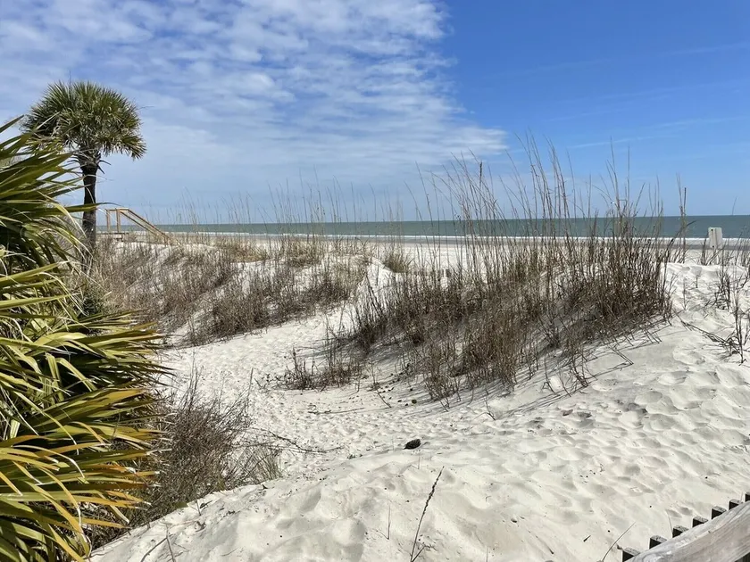 Family Oriented - Beach Front Resort   - Image 1