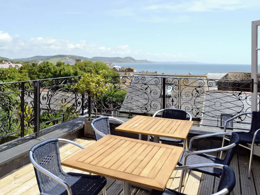 4 bedroom accommodation in Lyme Regis - Image 1
