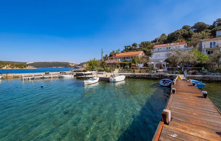 Beach front apartment in Supetarska Draga - Image 1