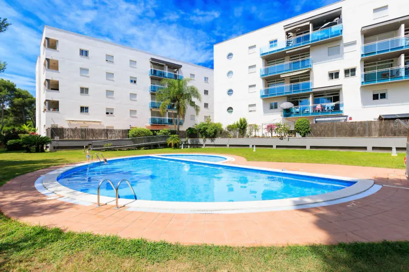 Appartement rez-de-chaussée avec piscine UHC GOLDEN PINEDA 205 - Image 1