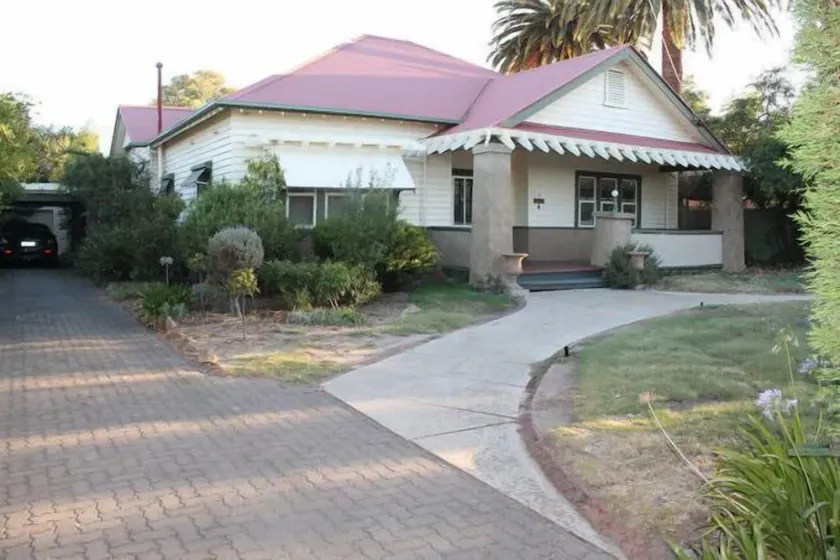 Beautiful Heritage Home, Short Stroll to the town centre. - Image 1
