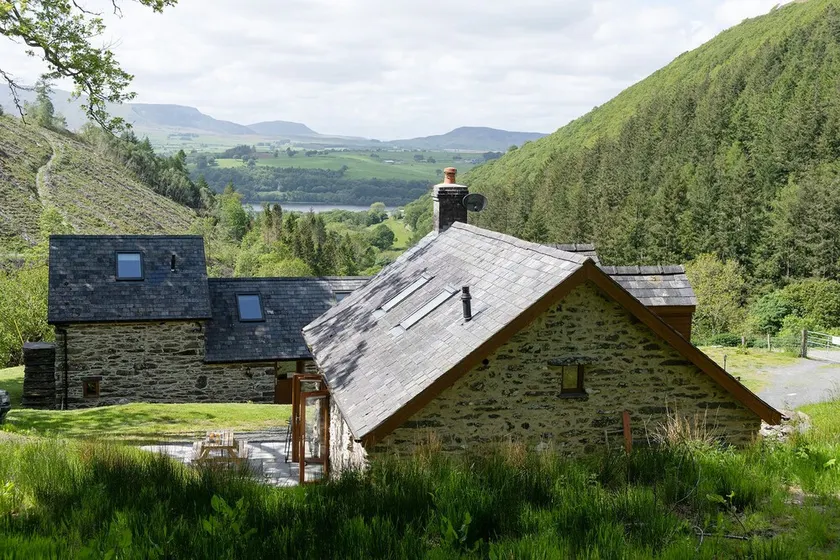 Snowdonia Cottage with Stunning views of Bala lake and mountains - Image 1