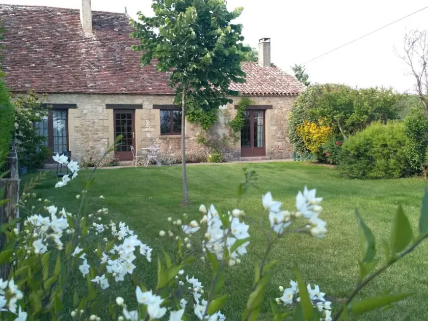 Charming Farmhouse Near Dordogne River, Close to Medieval Villages, WiFi, Garden, Pets Welcome - Image 1