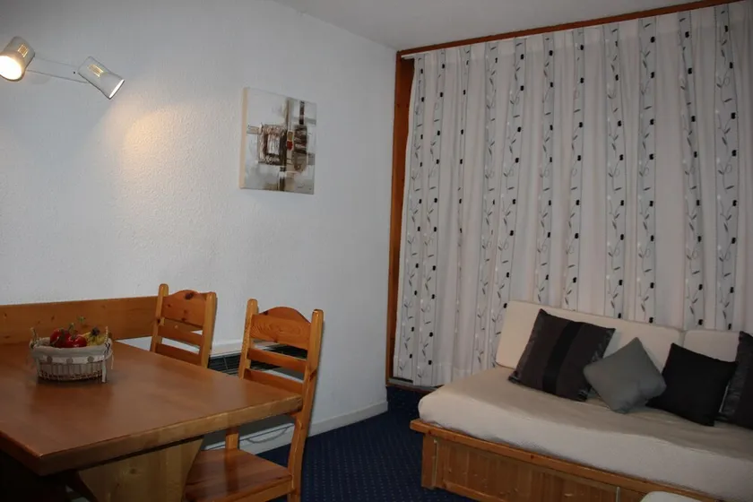STUDIO ARC 1800 10. etage pænt, spore ved fødderne af bygningen. - Image 1