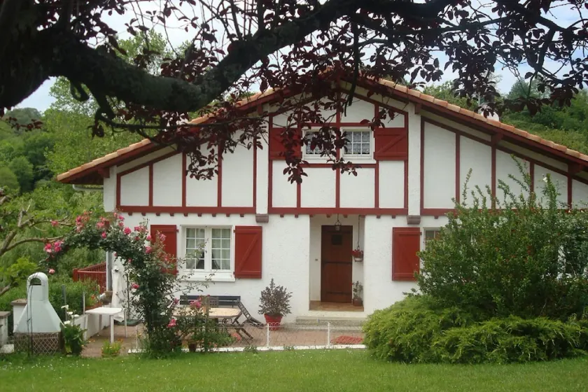villa para férias no País Basco perto dos banhos termais de Cambo - Image 1